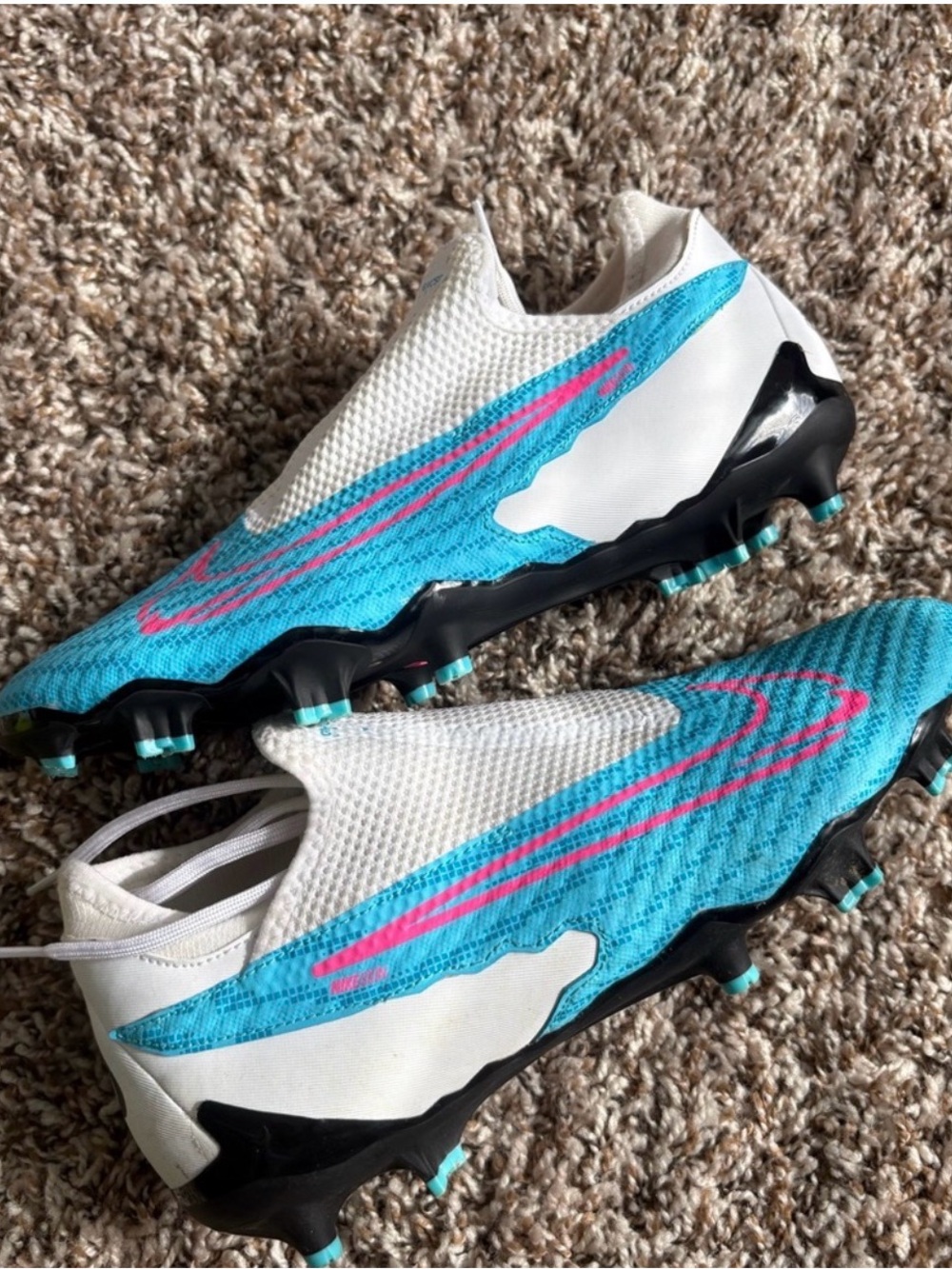 Nike Women’s Soccer Cleats in White, Turquoise & Pink